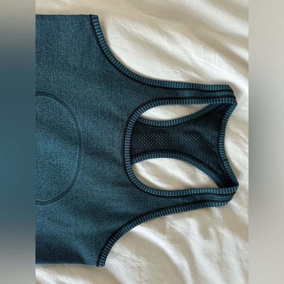 Lululemon Swiftly Tech tank top, size 6 color teal - Picture 4 of 5
